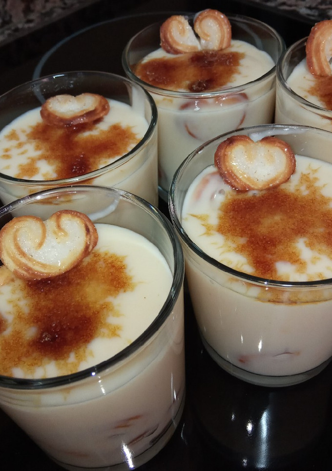 Una foto de Crema catalana con galletas