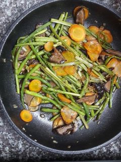 Hình của món Măng tây xào nấm.