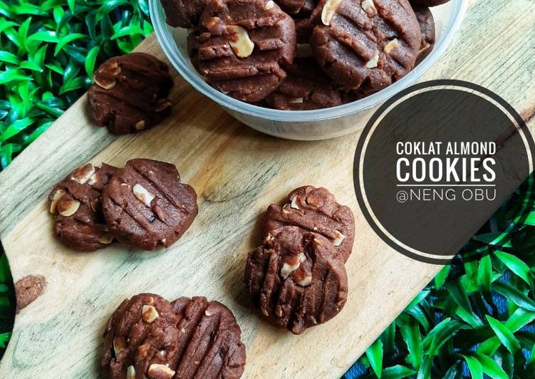 Coklat almond cookies