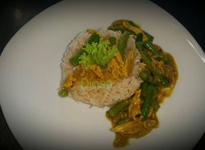 Una foto de Pollo al curry fácil