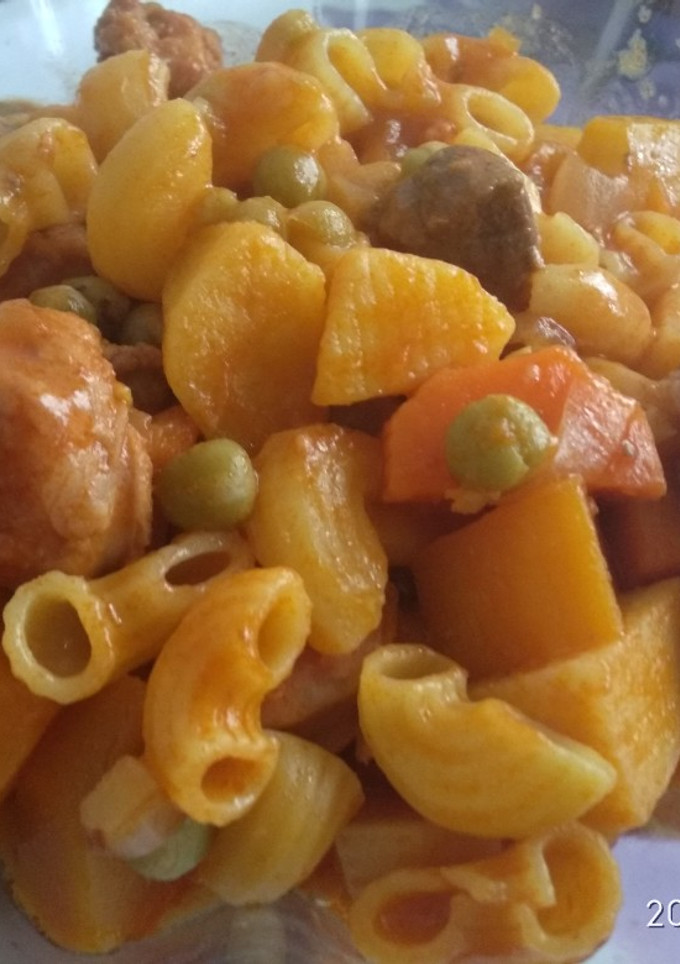 Una foto de Guiso de fideos coditos con carne, chorizo y verduras