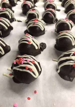 A picture of Strawberry Brownie Truffles.