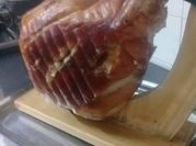 Una foto de pernil a la cacerola
