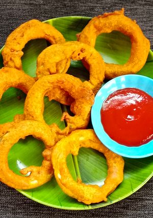 दुधी भोपळ्याची रिंग भजी (Dudhi Bhoplyachi Ring Bhajji Recipe In Marathi) रेसिपी चे मुख्य फोटो 