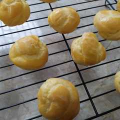 A picture of Soes Klasik / Kue Soes / Kue Sus NO RIBET.