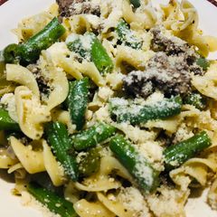 A picture of Green Beans & Egg Noodles.