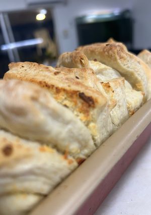 Una foto de Pan de Ajo 🧄 y Queso 🧀
