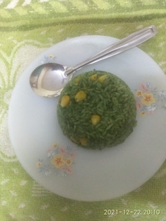 પાલક મકાઇ ખીચડી (Palak Makai Khichdi Recipe In Gujarati) રેસીપી મુખ્ય ફોટો
