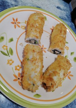 Una foto de Sushi de pollo