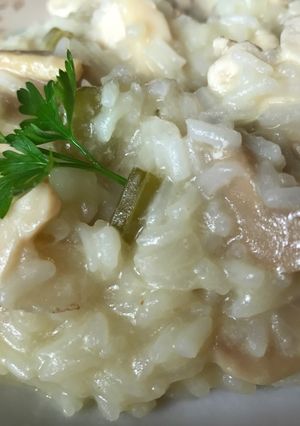 Una foto de Risotto de apio, pollo y hongos