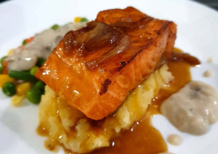 Grilled Salmon with homemade sauce