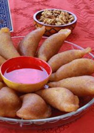 A picture of Pancakes stuffed with walnuts - atayef bi joz.