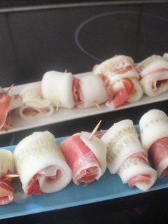 Una foto de Pepino con jamón