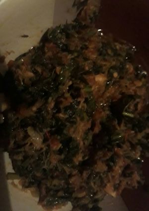 A picture of Green sauce.