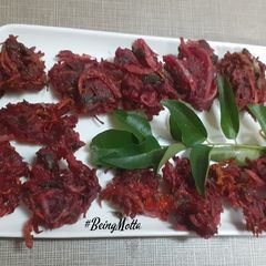 A picture of Beetroot -Carrot Pakora.