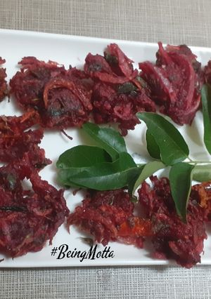 A picture of Beetroot -Carrot Pakora.