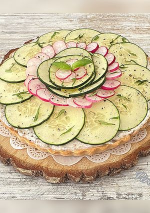 Une photo de Tarte au concombre et à la sardine