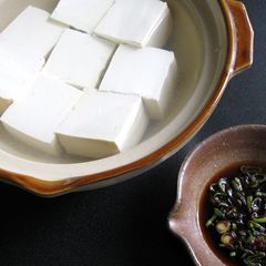 A picture of Hot Tofu (Yudōfu).
