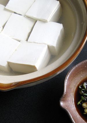 A picture of Hot Tofu (Yudōfu).