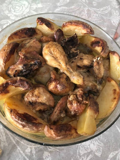 Una foto de Pollo al horno con patatas