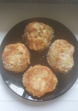 A picture of Bacon Bubble and Squeak Cakes.