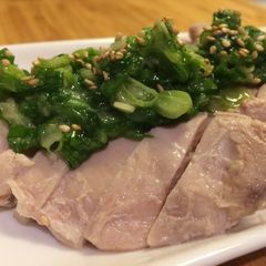 A picture of Steamed Chicken with Green Onion Sauce.