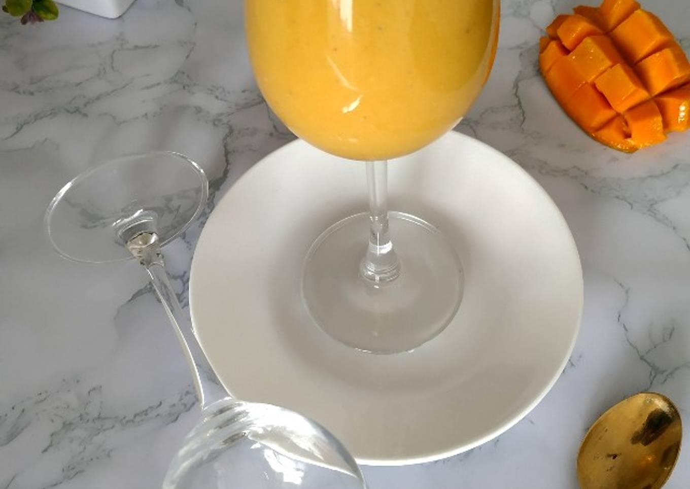 Creamy Mango Nuts Smoothie"