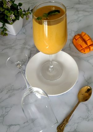 A picture of Creamy Mango Nuts Smoothie".