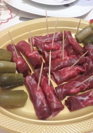 Una foto de Rollitos de cecina de León rellenos de paté de pato