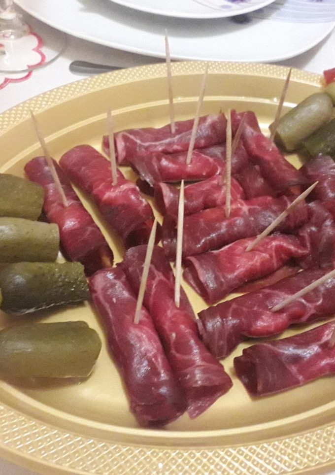 Una foto de Rollitos de cecina de León rellenos de paté de pato