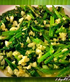 rau chân vịt xào tỏi