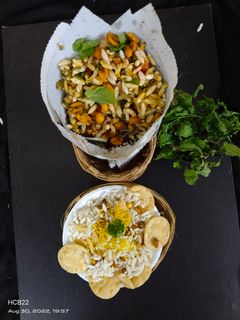 સૂકી ભેળ (Suki Bhel Recipe In Gujarati) રેસીપી મુખ્ય ફોટો