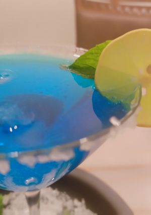 लेमन ब्ल्यू ड्रिंक (lemon blue drink recipe in marathi) रेसिपी चे मुख्य फोटो 