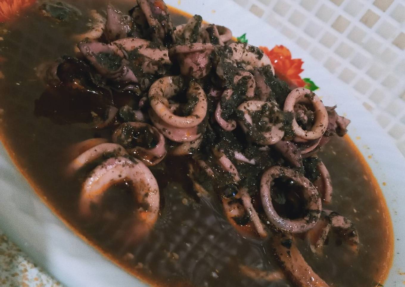 Cumi panas dengan tinta hitam