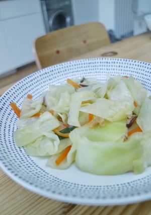 A picture of Stir Fry Round Cabbage with dried shrimps (炒高丽菜).