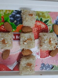 नारियल की बर्फी (nariyal ki barfi recipe in Hindi) रेसिपी मुख्य फोटो