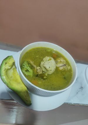 Una foto de Sopa de Brócolis con Pollo y Carne de Res