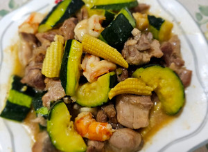 櫛瓜香炒雞肉佐蝦仁 的食譜成品照片