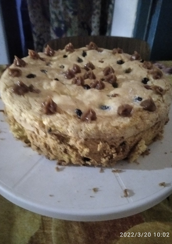 Una foto de Torta con pasas de uva y frutas abrillantadas
