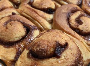 Foto resep Cinnamon Roll Empuk Wangi - glaze creamcheese 🔥✨🔥