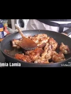 صورة لوصفة أجنحة الدجاج و الأرز بالخضر
