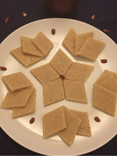 A picture of Peanut barfi.