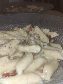 Una foto de Macarrones al cabrales