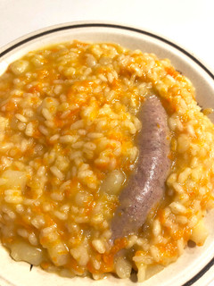Una foto de Sopa de arroz, patata y zanahoria