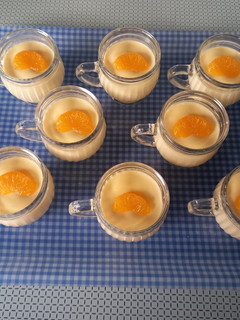 Una foto de 232. Panna cotta de mandarina