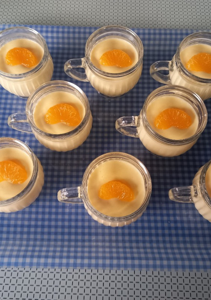 Una foto de 232. Panna cotta de mandarina