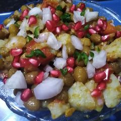 A picture of Peanut chat or peanut salad.