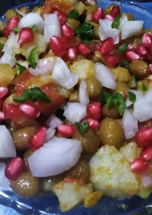 A picture of Peanut chat or peanut salad.