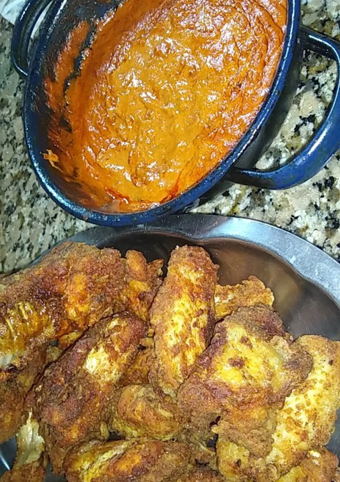 Una foto de Pollo frito con salsa picante 🤙