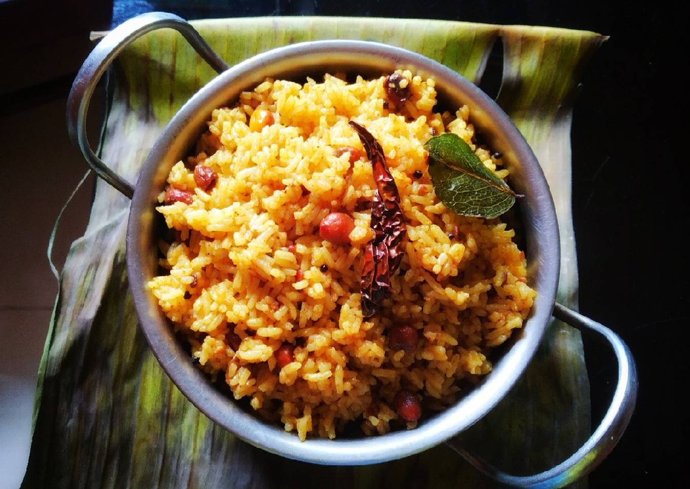 Puliyogare/tamarind rice